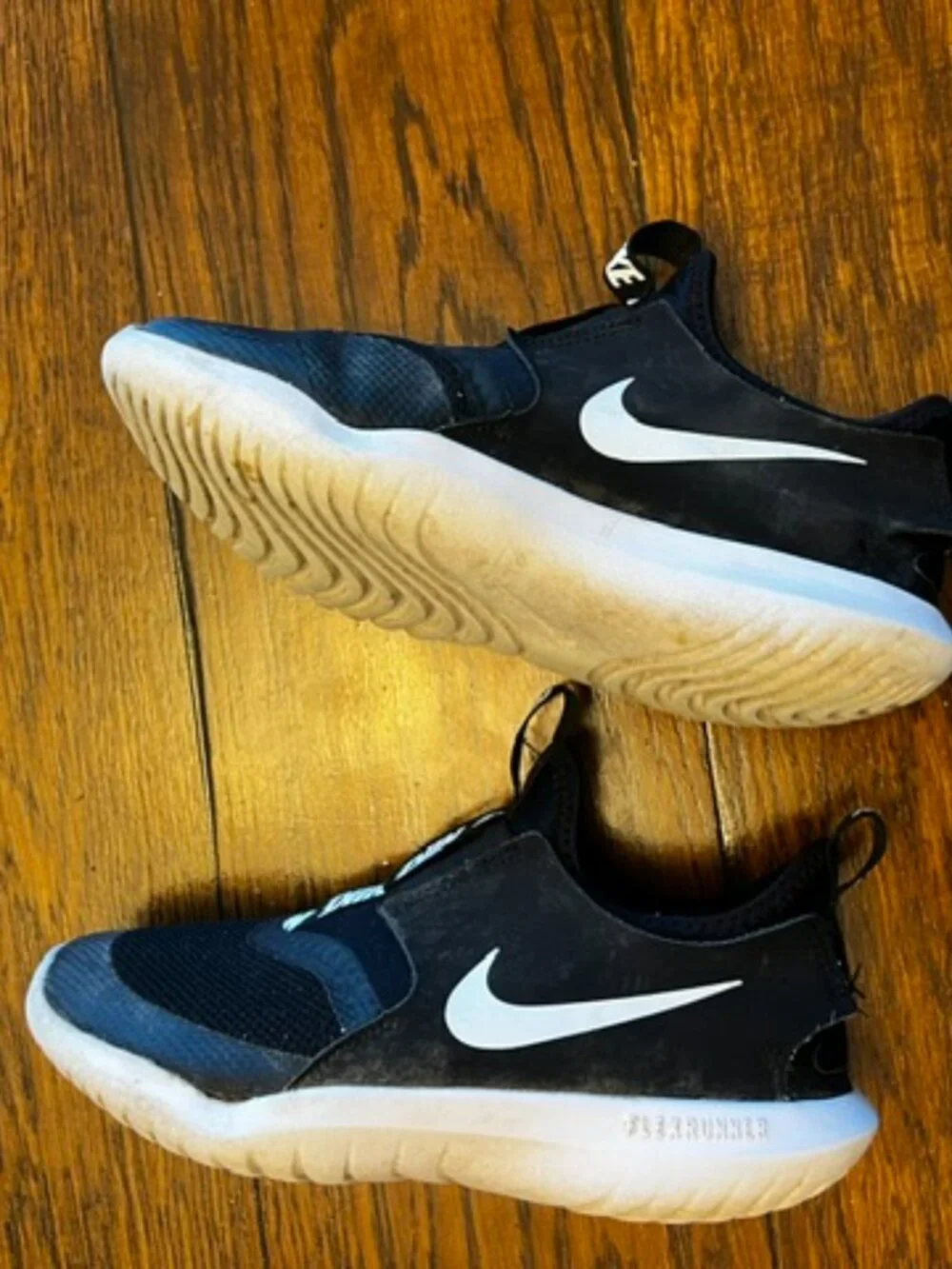 Kid's NIKE Slip on Sneaker Black w/white Nike, Size 2Y, Textile upper, Good Con!